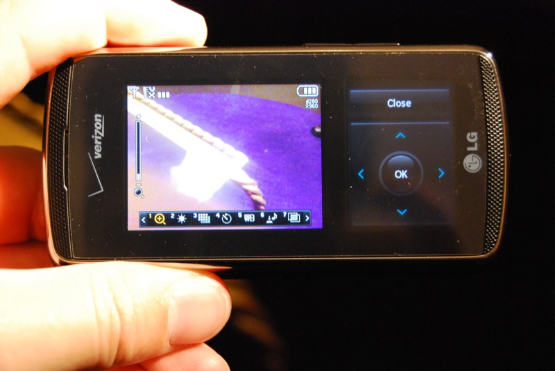 Illustration for article titled Hands On with Verizon's Janus-Faced LG VX8800 Venus (with Gallery)
